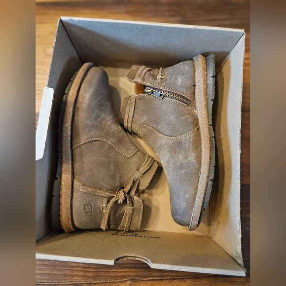 Born Women's Wynter Comfort Booties Women's Grey 37/6.5 - Picture 9 of 10